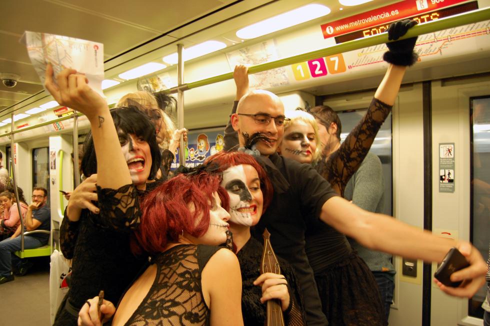 Metrovalencia y TRAM d'Alacant circularán hasta más de las tres de la mañana en la noche de Halloween