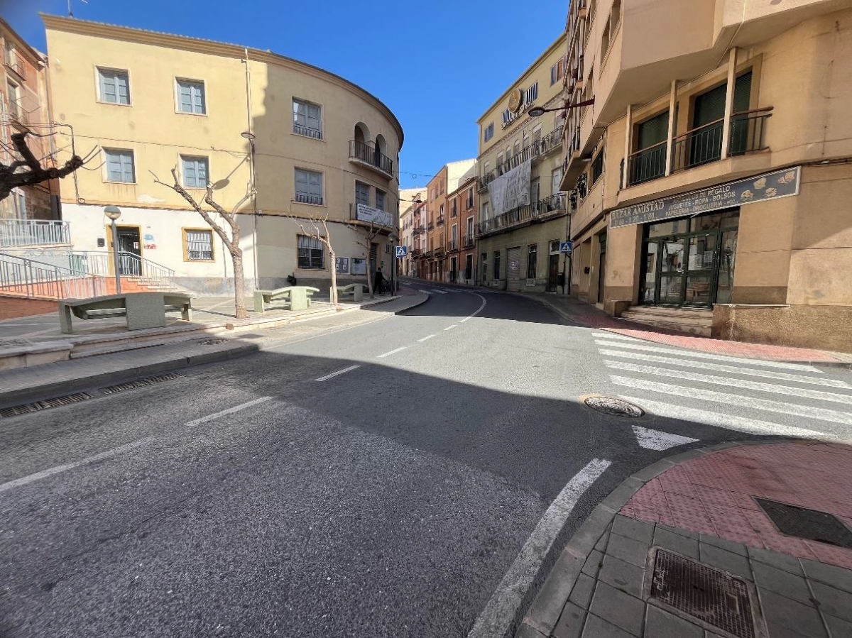 Xixona rejuvenece su casco urbano: invierte medio millón en cambiar pavimento y alcantarillado