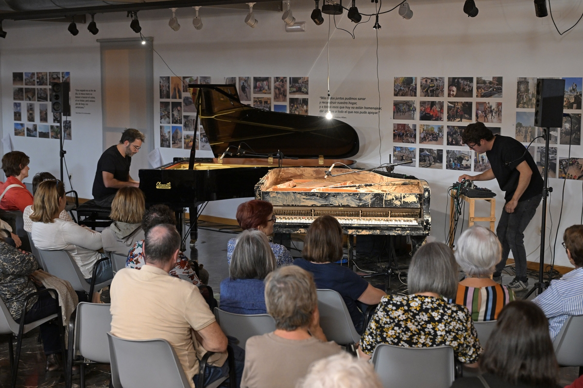 Paiporta recuerda la Dana y la riada del 57 con un emotivo homenaje a los supervivientes de ambas catástrofes