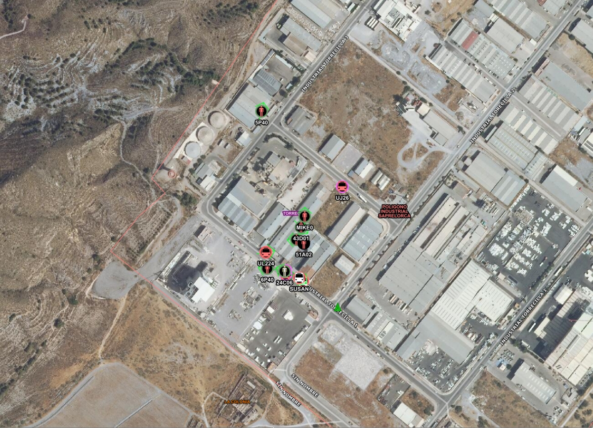 Un incendio en una nave industrial de Lorca obliga a trasladar al hospital a seis heridos