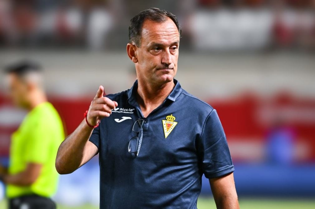 El Real Murcia destituye a Joseba Etxeberria tras la mala racha del equipo