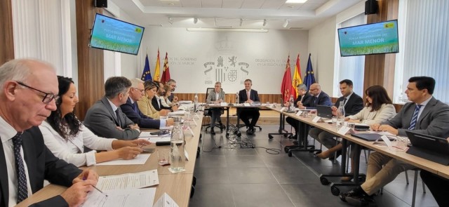 La CARM y el Ministerio acuerdan un protocolo para episodios extremos en el Mar Menor