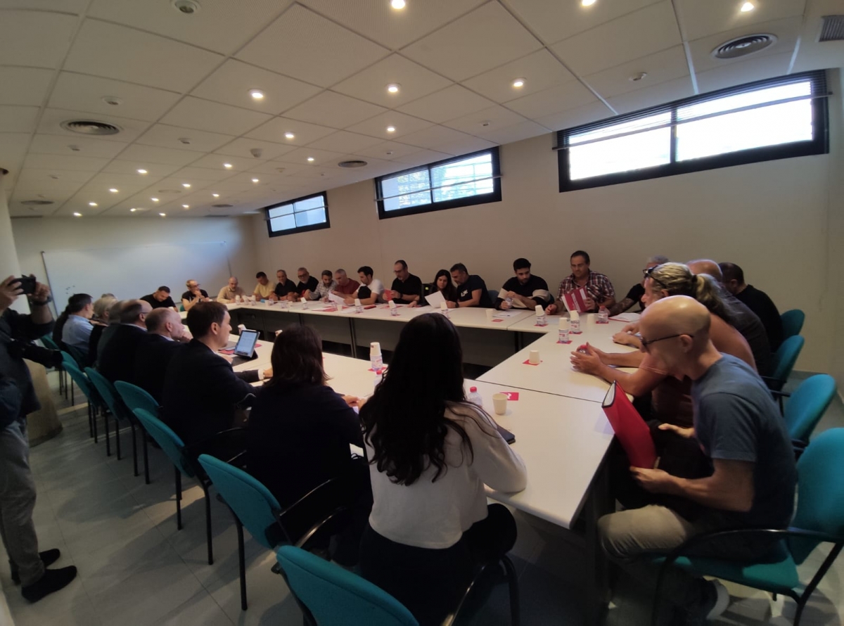 Convenio del azulejo: Ascer plantea una subida salarial de un 5% en tres años y los sindicatos defienden el IPC más un 1%