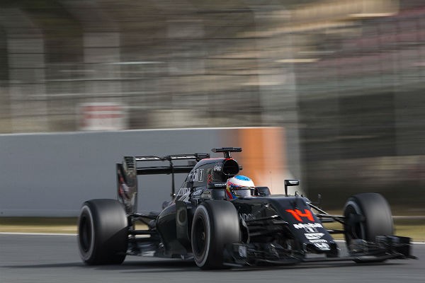 Ahorrar fuel le costó 50 segundos a McLaren, según Boullier

