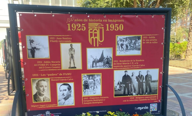 Una exposición fotográfica recorre en la plaza Circular de Murcia los 100 años de la Federación Murciana