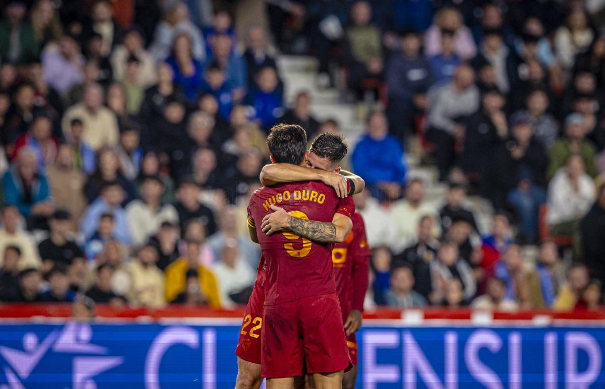 Hugo Duro se retira por un golpe y deja la posición de '9' entre algodones