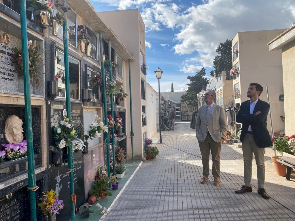 El Campello ya no tiene problemas de espacio en el cementerio: recupera nichos y construye nuevos
