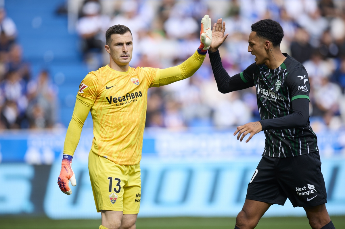 Iñaki Peña y Álvaro Rodríguez durante un encuentro del Elche CF