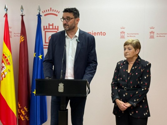 El PSOE exige la dimisión del concejal de Descentralización por 