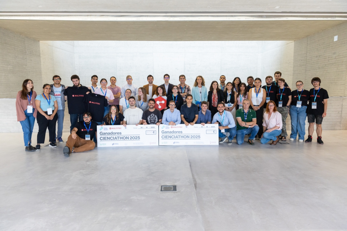 ‘Reviu la mar’, una solución de biorremediación marina con ostras, gana el Cienciathon 2025