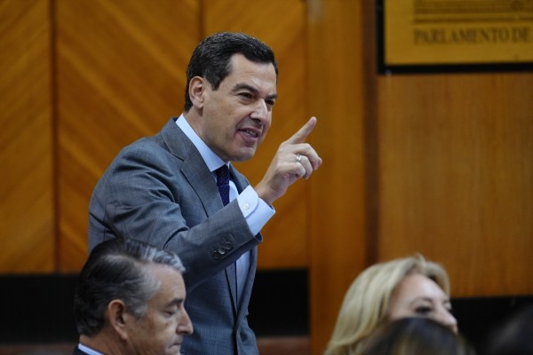 Moreno cancela su viaje a Valencia para el funeral de la Dana ante el retraso de su vuelo por lluvias