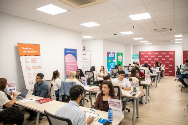 ENAE impulsa el empleo con su Speed Job Dating: más de una veintena de empresas y un centenar de candidatos se dan cita en Murcia