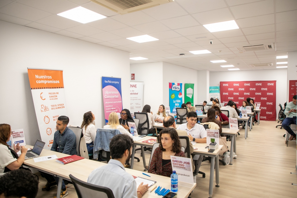 ENAE impulsa el empleo con su Speed Job Dating: más de una veintena de empresas y un centenar de candidatos se dan cita en Murcia