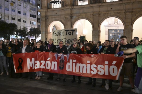 Un millar de castellonenses rinden homenaje a las víctimas de la Dana y piden la 