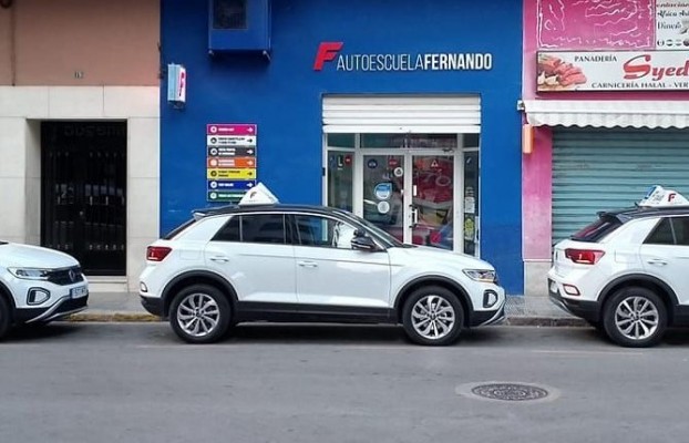 Dos autoescuelas de Burriana amplían negocio con su propia pista de prácticas para motos