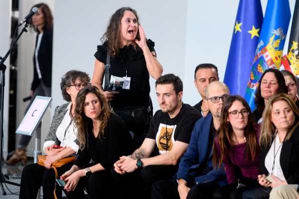 Familiares de las víctimas de la Dana reciben a Mazón al grito de 