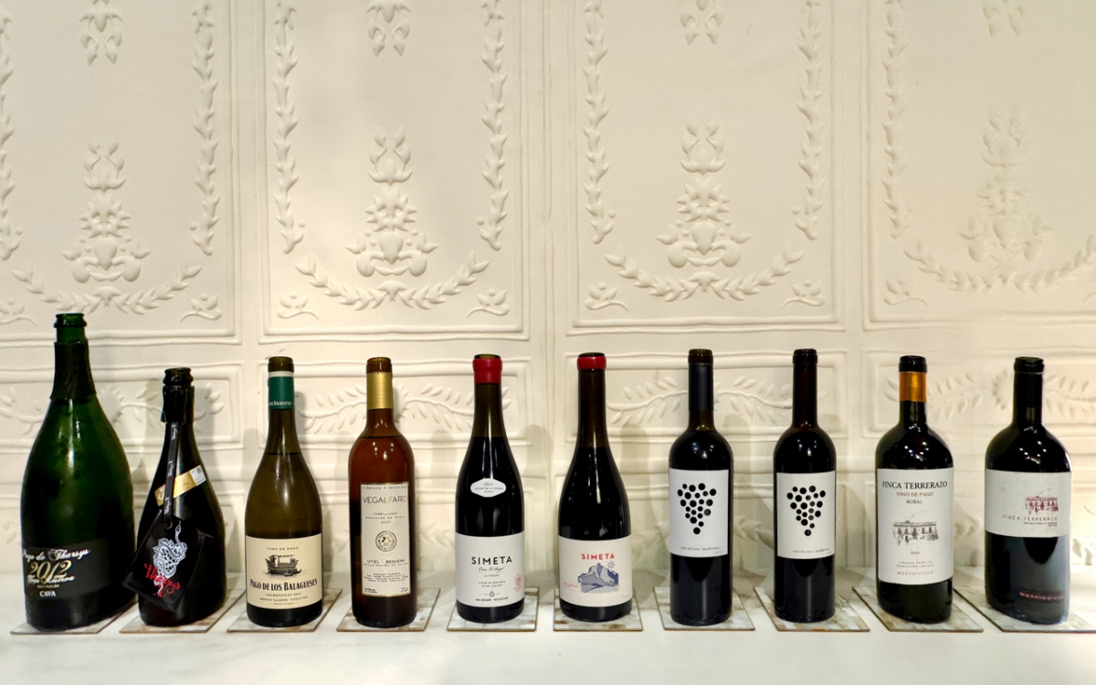 Diez vinos valencianos y una mesa