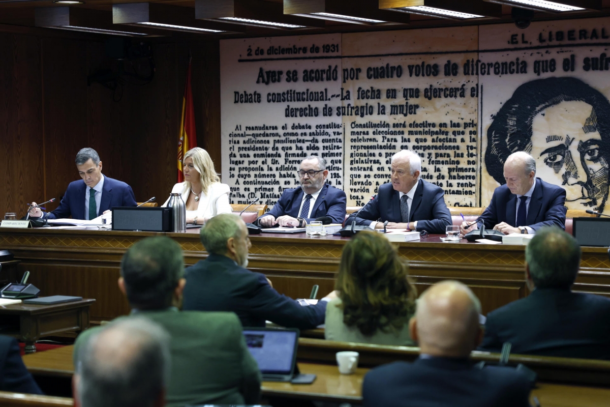 Sánchez dice que no le consta si alguien le avisó previamente de la investigación a Ábalos