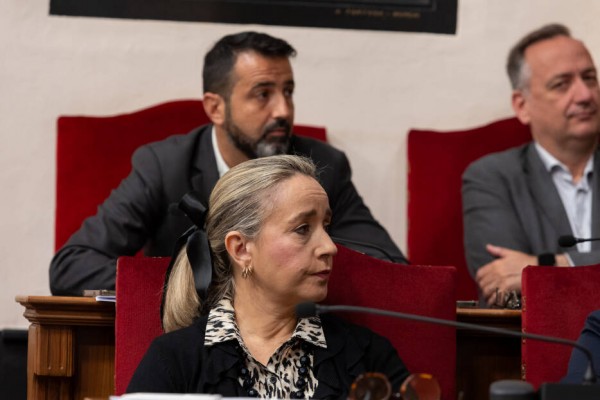 Acción Social en Elche desmiente al PSOE: asegura que han reducido listas de espera y crecido en personal