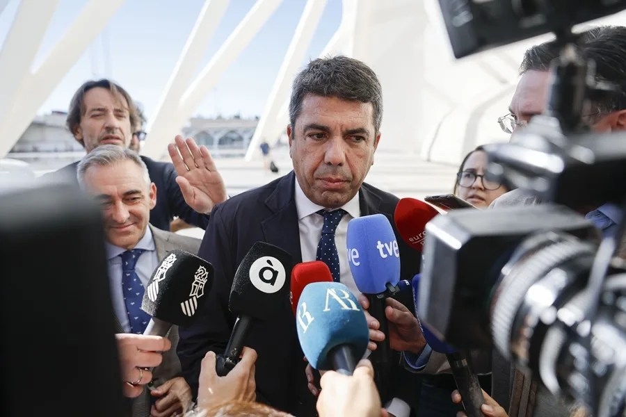 Funeral de Estado y funeral de Mazón