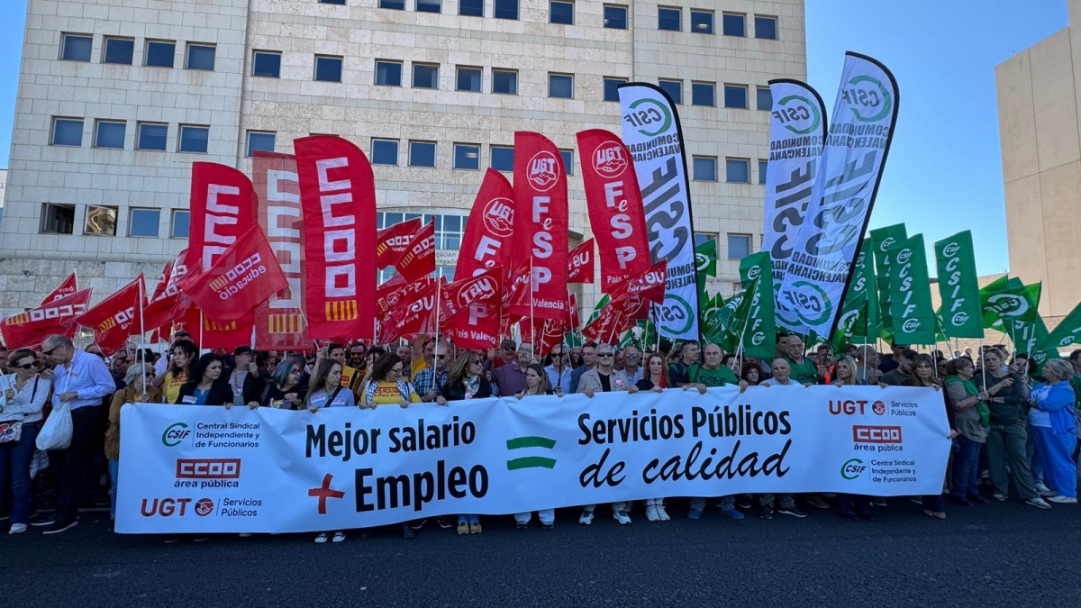 UGT, CCOO y CSIF advierten al ministro Oscar López de que habrá huelga general si no se sienta a negociar acuerdos salariales