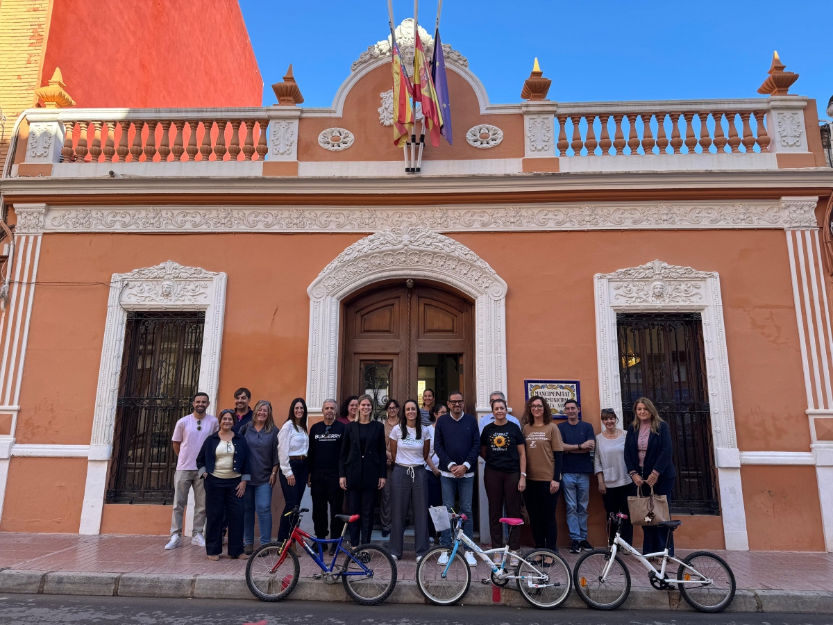 Donación de bicicletas de la Fundación Alberto Contador. - Foto: MANCOMUNITAT DE L'HORTA SUD