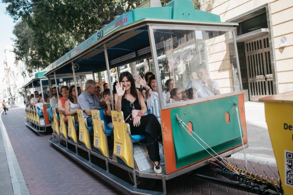 Castelló amplía su tren turístico con una nueva ruta destinada al turismo sénior y al comercio local