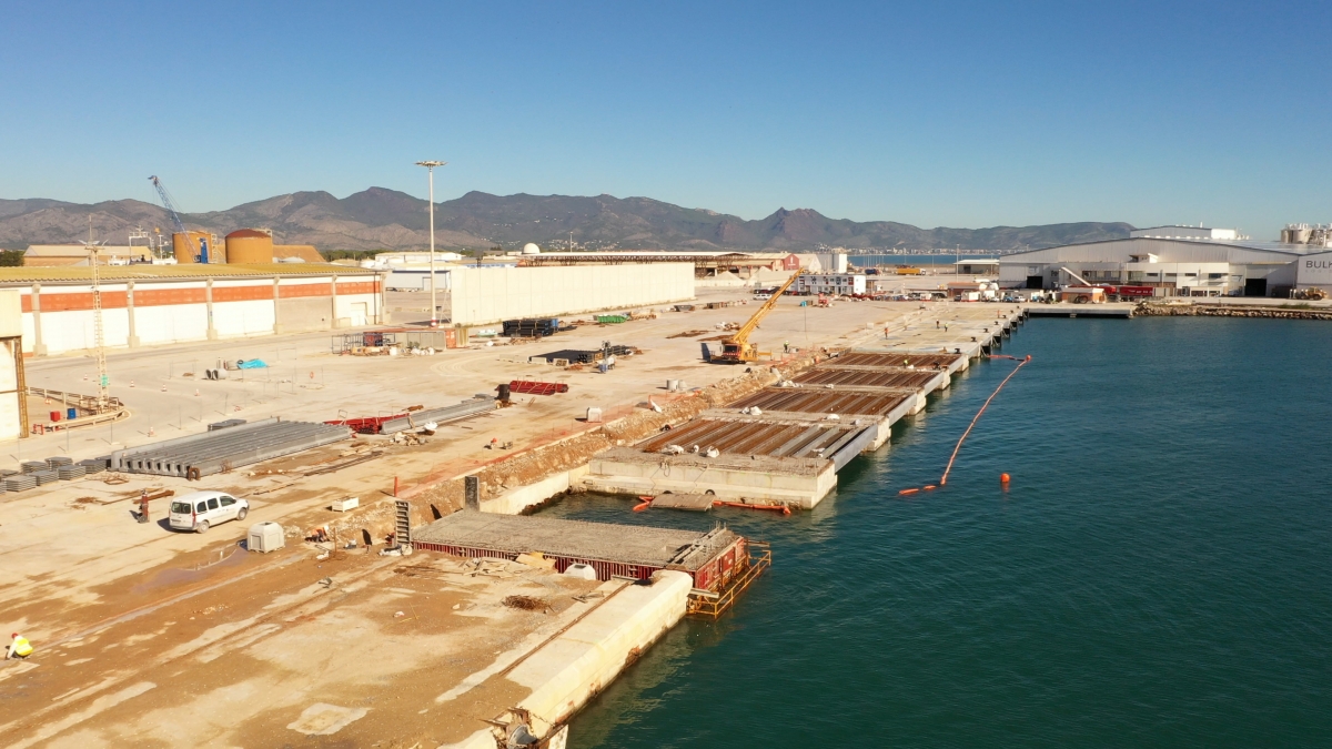 PortCastelló concluye la primera fase de las obras de modernización de su muelle transversal