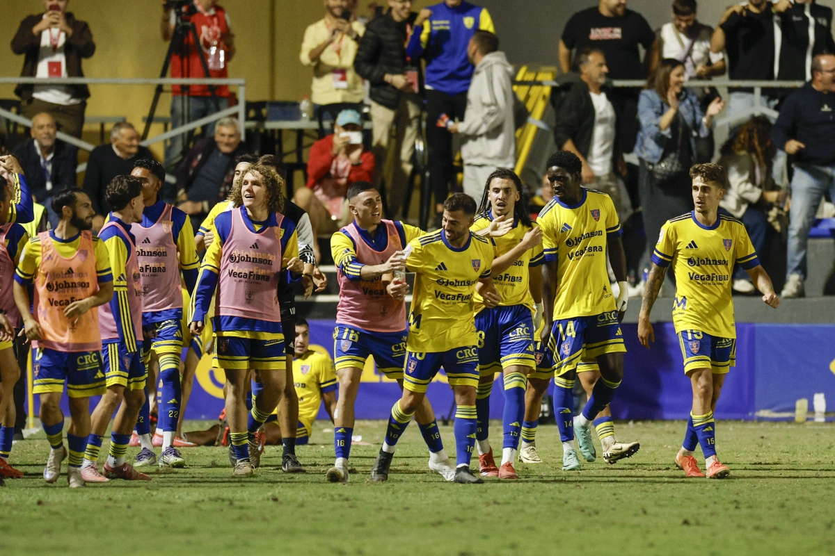 El Orihuela CF vende cara la eliminación a manos del Levante UD