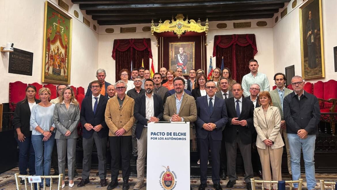 Elche firma el Pacto de Elche por los Autónomos, promovido por Jovempa Elche y Aesec  - Foto: PLAZA
