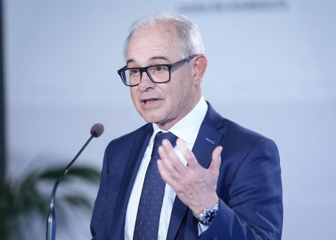 Archivo - El consejero delegado de Unicaja, Isidro Rubiales, interviene durante la presentación del Proyecto CREA. A 12 de febrero de 2025, en Sevilla (Andalucía, España). - 