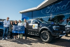Ford España y su Red de Concesionarios entregan un cheque solidario a World Central Kitchen para los damnificados por la Dana en Valencia