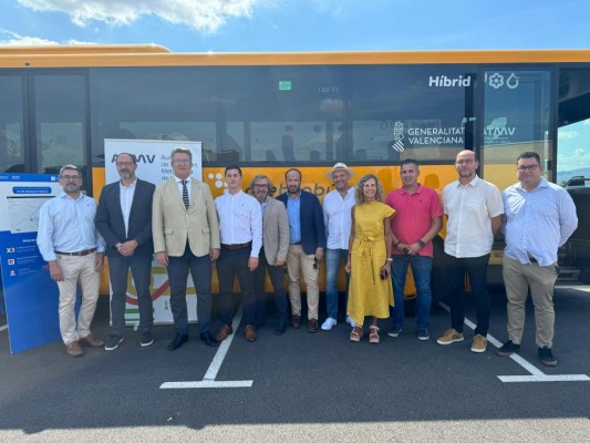 La Generalitat pone en marcha el nuevo corredor de autobús entre Montserrat y València 