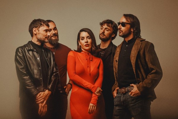 Ruth Lorenzo reconecta con el rock en su nuevo disco 'Blacksheep'
