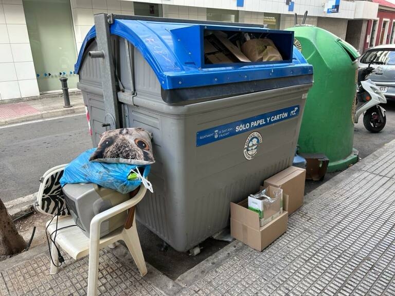 Sant Joan quiere informatizar la basura: licita el software para identificar usuarios por 860.000 €