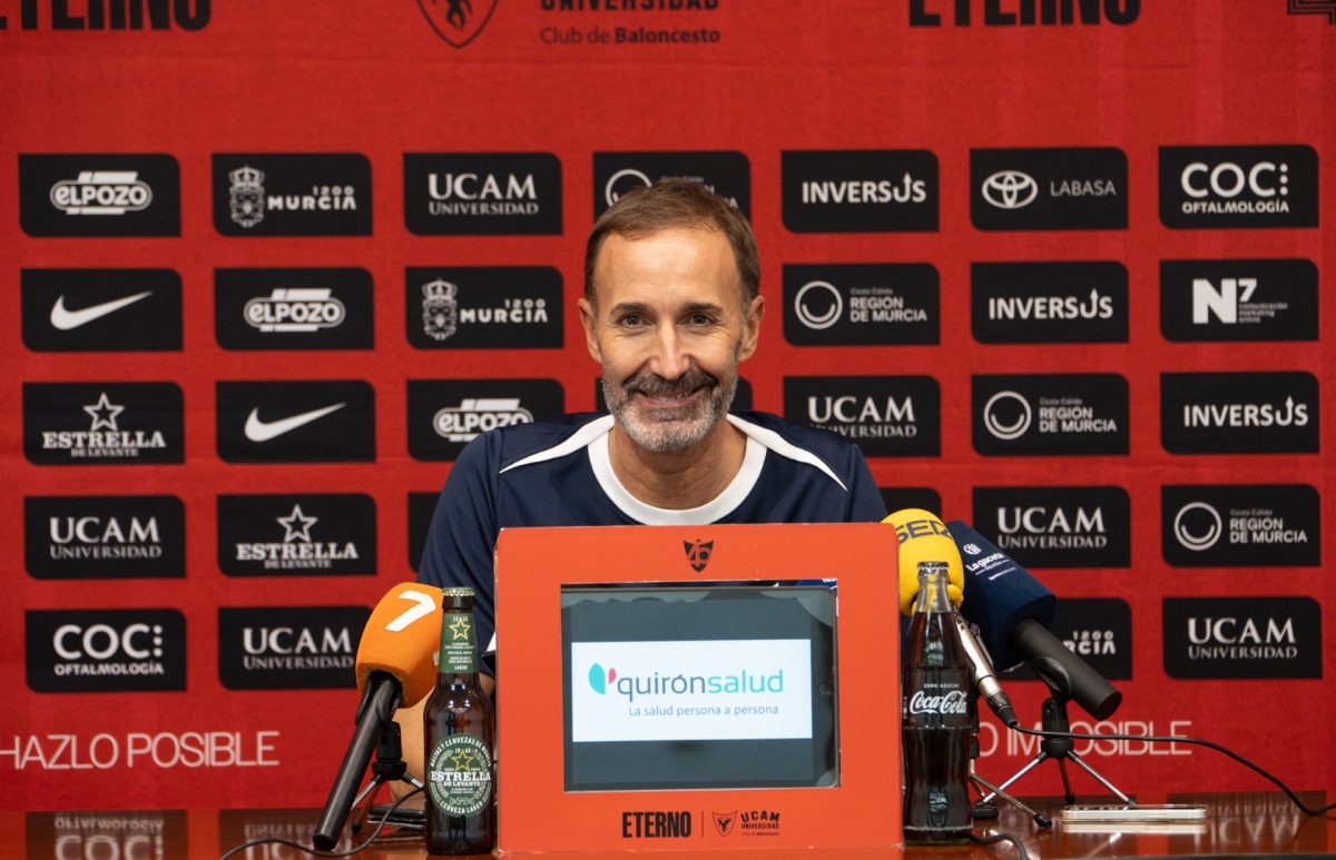Sito Alonso, este viernes en rueda de prensa. - Foto: UCAM CB