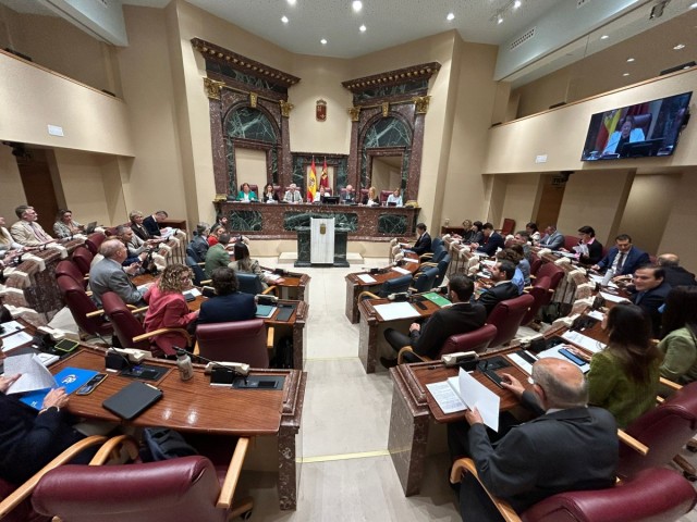 PSOE, Vox y Podemos-IU tumban el decreto que buscaba promover 25.000 viviendas en la Región