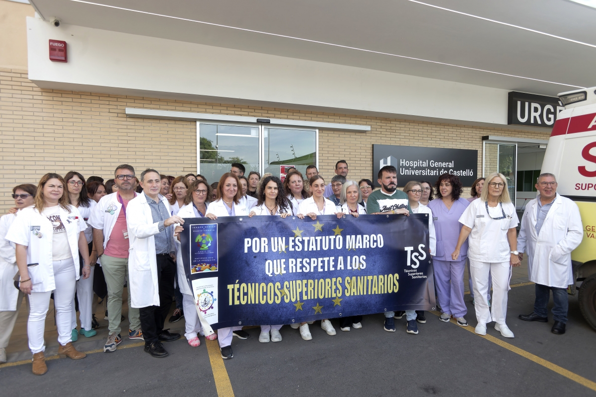 Protestas de los técnicos superiores sanitarios ante el Hospital General. 