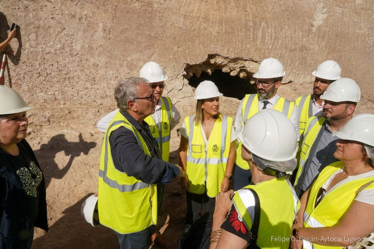 Descubren un muro de más de 30 metros y un vomitorio en las excavaciones del Anfiteatro Romano de Cartagena