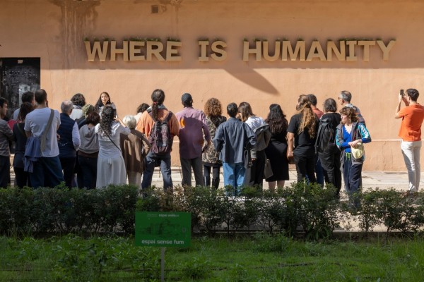 La Mostra art públic / universitat pública mira al genocidio en Palestina o la Dana