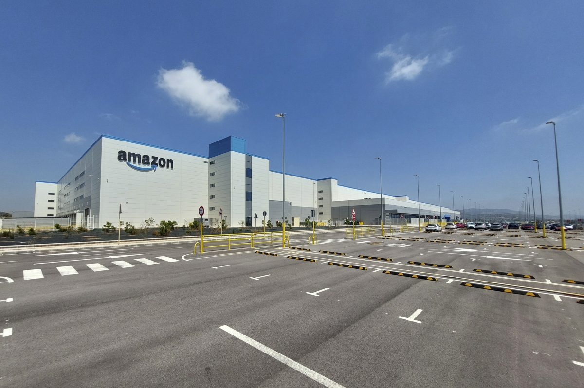 La planta de Onda 'evita' el ERE de Amazon: afecta a 1.200 trabajadores de oficinas en Madrid y Barcelona