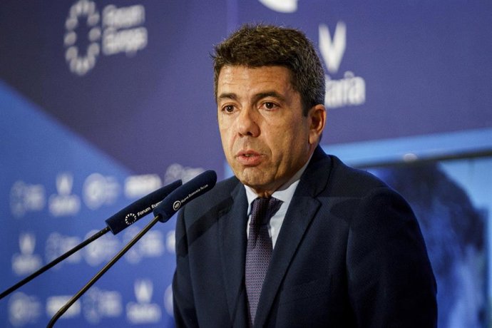 Mazón anunciará este lunes qué ha decidido tras hablar varias veces con Feijóo