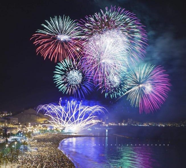 Vecinos del Raval Roig rechazan el traslado de los fuegos artificiales y exigen su permanencia en el Cocó