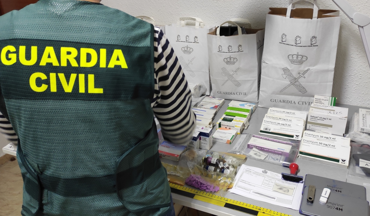 Detenidas 22 personas de una organización dedicada a la venta ilegal de medicamentos por Internet para elaborar 'karcubi'