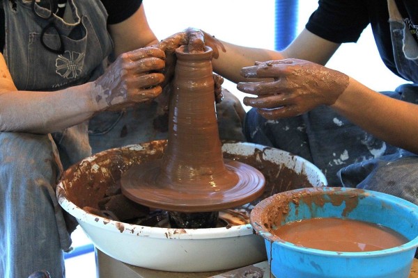El Centro de Artesanía de la Comunitat abre sus puertas en la Mostra d'Artesania de Tardor