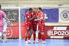 ElPozo, apostándolo todo al triunfo, sale victorioso de Ferrol y mantiene el liderato 