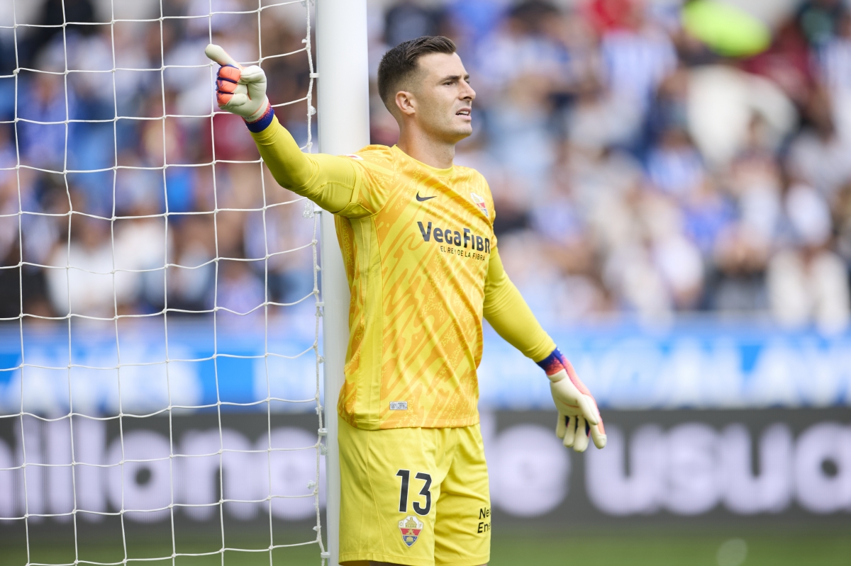 Iñaki Peña en la visita al Deportivo Alavés - Foto: EP