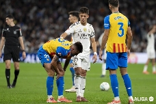 El Valencia CF pierde la dignidad en el Bernabéu