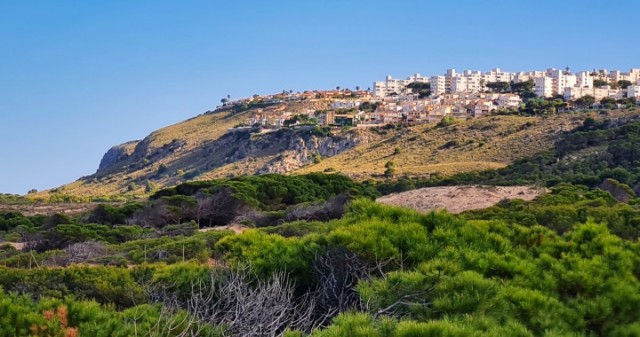 Santa Pola reordena suelo en Gran Alacant para conectar con los senderos y futuro mirador en la sierra
