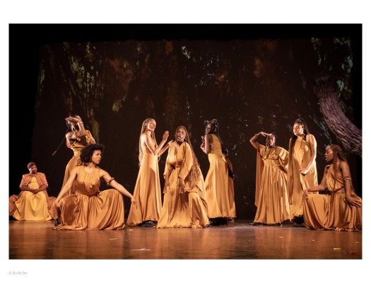 Les Arts y Ensems fusionan canto, danza y teatro de vanguardia con 'The Golden Stool'

